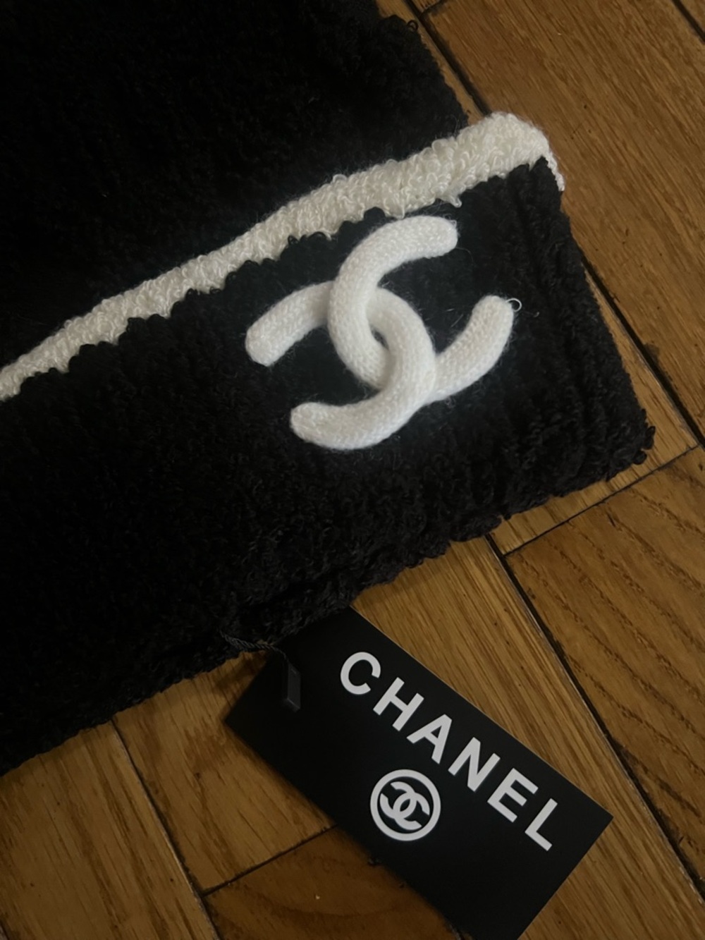 Chanel Black and white knitted Beanie - Picture 2 of 5